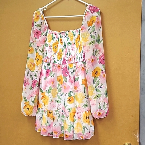 Streetwear Society Tops - Streetwear Society Size M White Floral Smocked Longsleeve Top